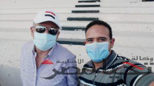 رئيس مجلس ادارة شركة تاون جاس مع أحد العاملين