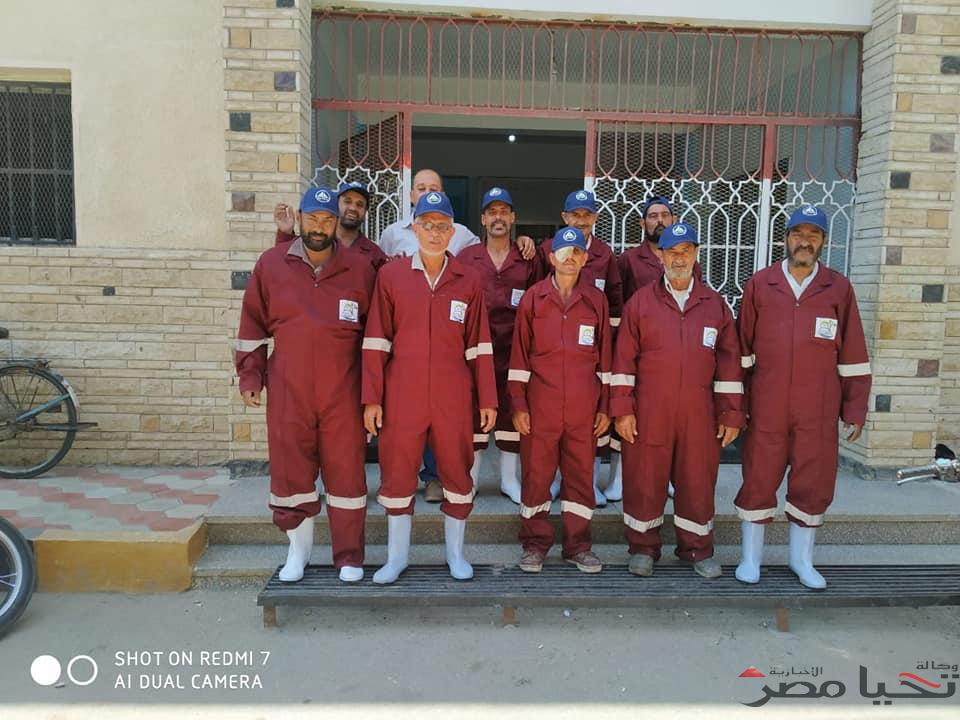 عمال نظافة مدينة ميت أبوغالب بالزي الجديد